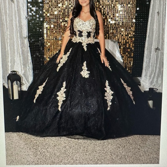 Quinceañera Elegant Black and Gold Dress sz 0 - Picture 4 of 7